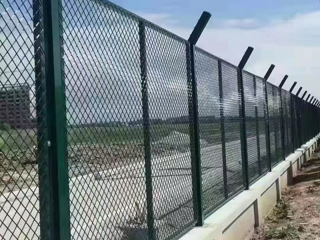 鋼板網(wǎng)護(hù)欄-02